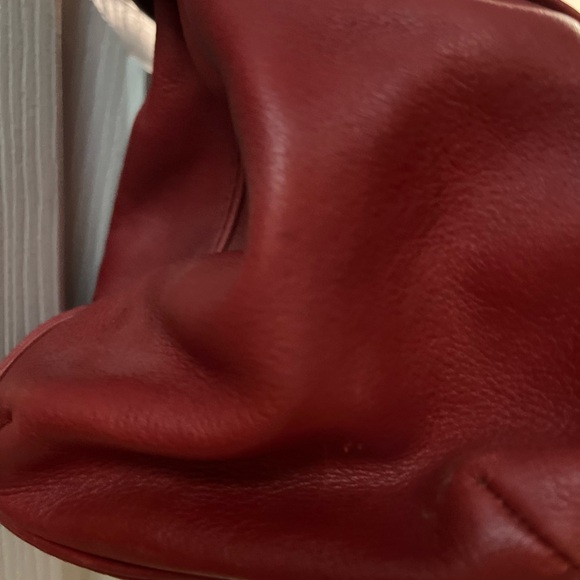 Elegant Red Leather Handbag - Picture 5 of 13